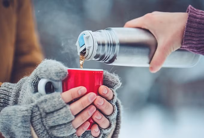 Loại nước tuyệt đối không đựng trong bình giữ nhiệt tránh sinh ra độc tố. Ảnh minh họa