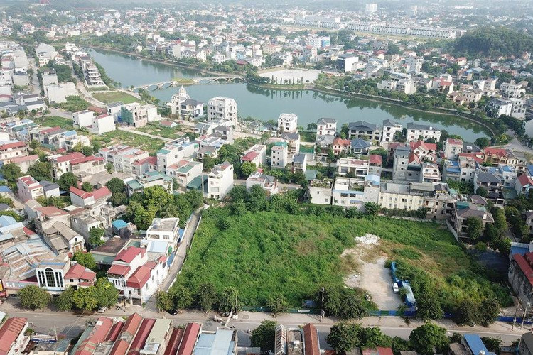 &quot;Đất vàng&quot; tại trung tâm TP Thái Nguyên bị bỏ hoang hơn 1 thập kỷ qua.