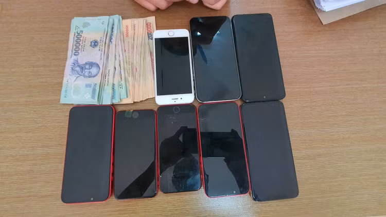 Tang vật sử dụng trong đường dây cá độ bóng đá.