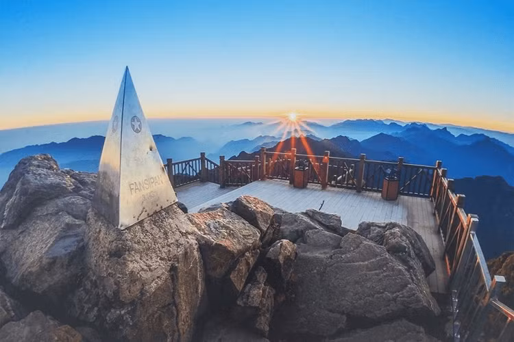 Nóc nhà Đông Dương. Ảnh trekking Việt Nam