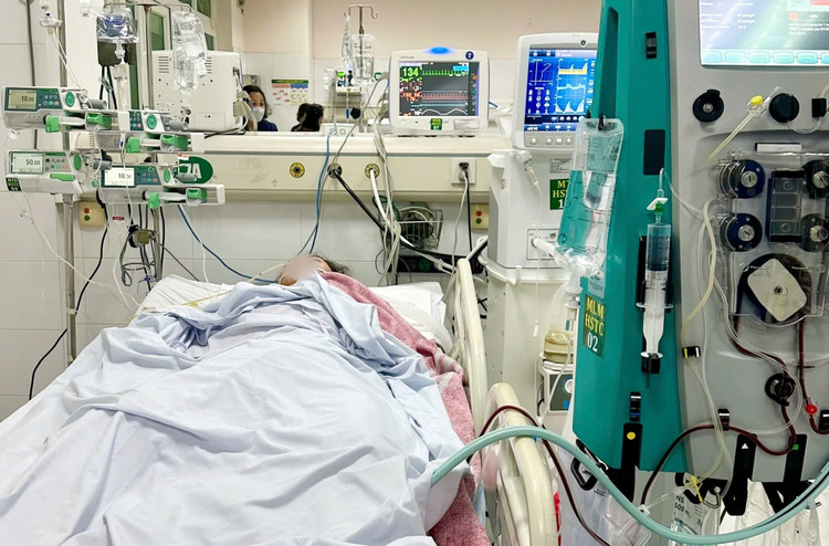 Nữ sinh nhập viện trong tình trạng nguy kịch. Ảnh BVCC Nữ sinh nhập viện trong tình trạng nguy kịch. Ảnh BVCC