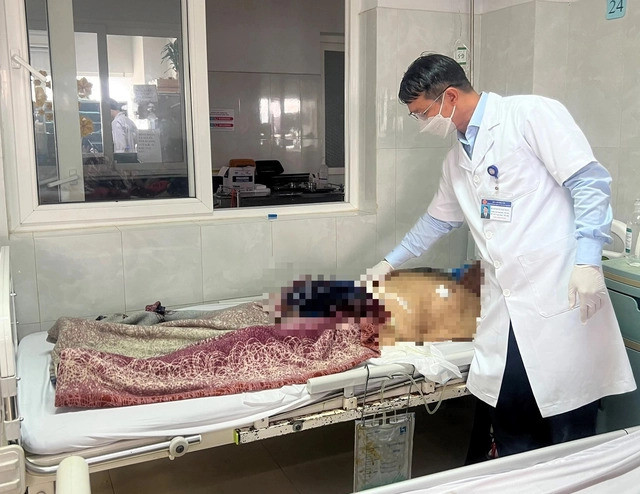 Bệnh nhân tự cắt bỏ dương vật đang được điều trị tại Bệnh viện Đa khoa vùng Tây Nguyên. Bệnh nhân tự cắt bỏ dương vật đang được điều trị tại Bệnh viện Đa khoa vùng Tây Nguyên.