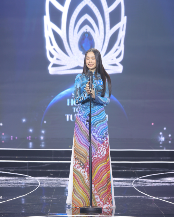 Trong đêm chung kết, Ban Mai gây ấn tượng bởi đều hoàn thành tốt các vòng thi ứng xử ở top 5, top 3. Người đẹp trình bày ngắn gọn, súc tích, có quan điểm rõ ràng. Ban Mai cũng nói tiếng Anh trôi chảy.