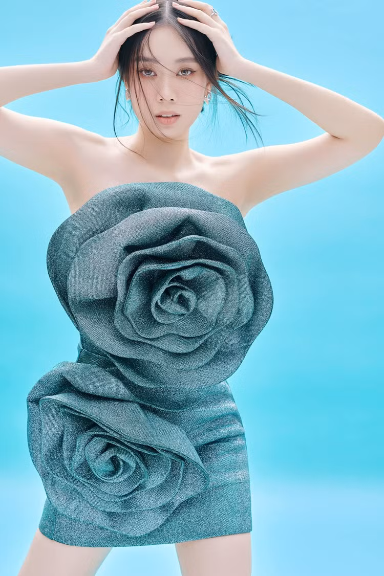 Khi tham gia cuộc thi, Ban Mai giới thiệu cô là du học sinh chuyên ngành Truyền thông và Quan hệ công chúng tại Đại học Fisher (bang Massachusetts, Mỹ).