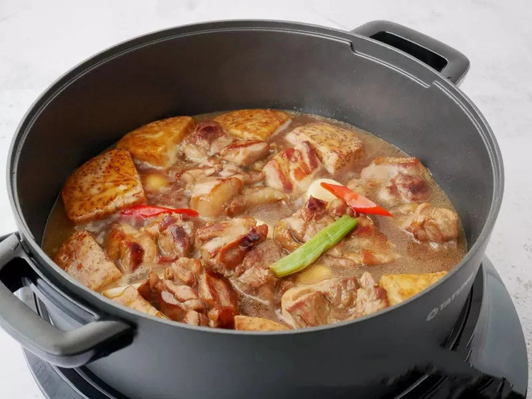 &quot;Đổi gió&quot; nấu món gà kho khoai môn lạ miệng, thơm ngon