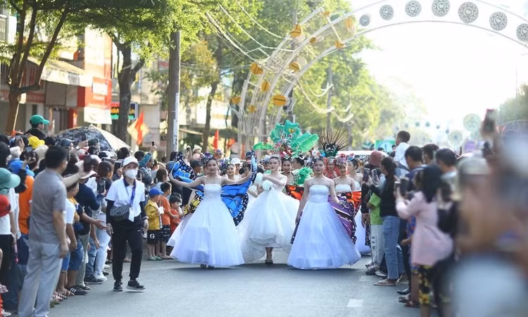 Lễ hội đường phố đa sắc màu.