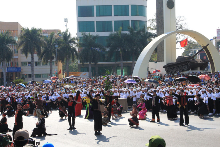 Lễ hội đường phố diễn ra tại khu vực ngã 6, trung tâm TP Buôn Ma Thuột.