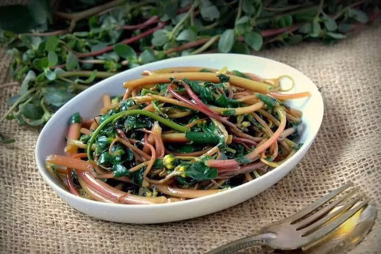 Hỗ trợ điều trị bệnh tiểu đường: Rau sam đã được chứng minh là có tác dụng hỗ trợ điều trị tiểu đường type 2. Các nghiên cứu cho thấy rau sam giúp giảm các axit béo tự do trong máu, giảm tình trạng kháng insulin và giảm đường huyết đói. Sử dụng rau sam thường xuyên có thể giúp cải thiện tình trạng của người mắc đái tháo đường type 2, đồng thời giảm tình trạng tăng men gan, giúp cải thiện sức khỏe của người bệnh. Ảnh Internet