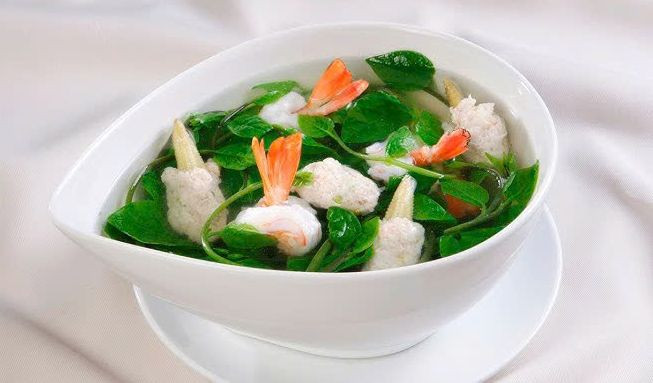 Chống oxy hóa: Trong rau khoai lang có chứa một loại protein độc đáo có khả năng chống lại sự oxy hóa đáng kể. Loại protein này có khoảng 1/3 hoạt tính chống oxy hóa của glutathione - một trong những chất quan trọng có vai trò trong việc tạo các chất chống oxy hóa trong cơ thể. Ảnh Internet