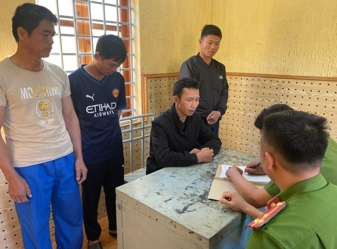 Các đối tượng tại cơ quan công an