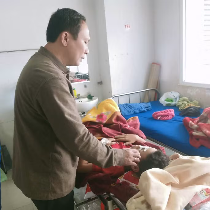 Cháu N.Đ.B.A. đang điều trị tại Bệnh viện Đa khoa vùng Tây Nguyên