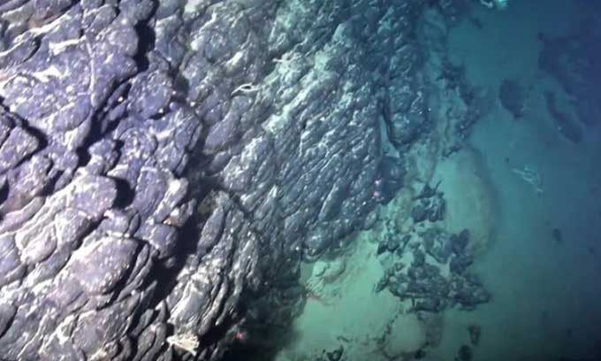 Đảo Rio Grande Rise nằm ở độ sâu khoảng 2.000 m bên dưới mặt nước. Ảnh: IO-USP