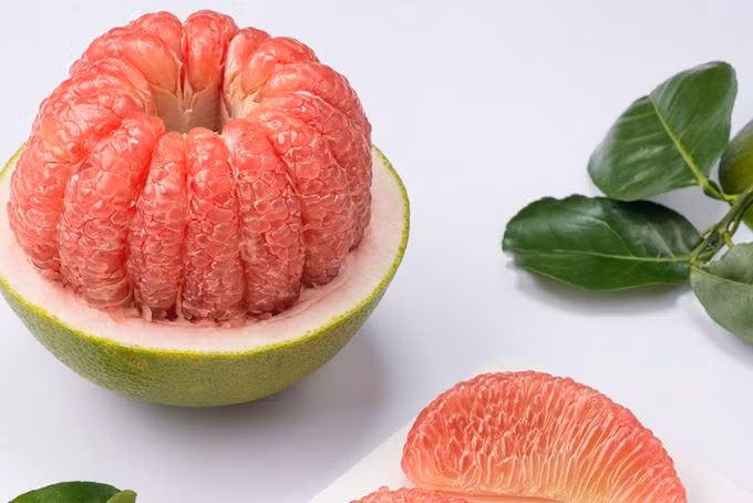 Bí quyết chọn mua bưởi ngon, ngọt, mọng nước. Ảnh PasGo