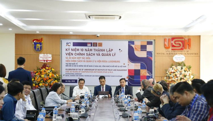 Toàn cảnh tọa đàm “Biến đổi xã hội và những vấn đề quản lý khoa học, công nghệ và đổi mới tại Việt Nam”.