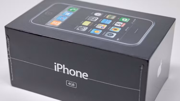 iPhone nguyên bản đời đầu được bán với giá hơn 130.000 USD có gì đặc biệt? ảnh 1