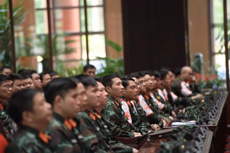 Luc luong tinh nhue nhat cua Viet Nam len duong cuu tro dong dat tai Myanmar