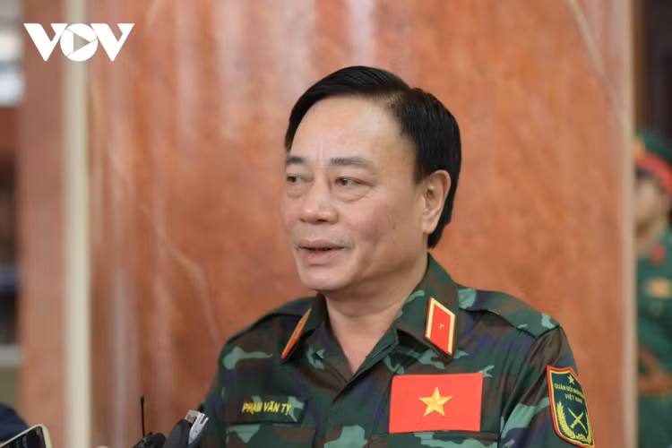 Luc luong tinh nhue nhat cua Viet Nam len duong cuu tro dong dat tai Myanmar-Hinh-2