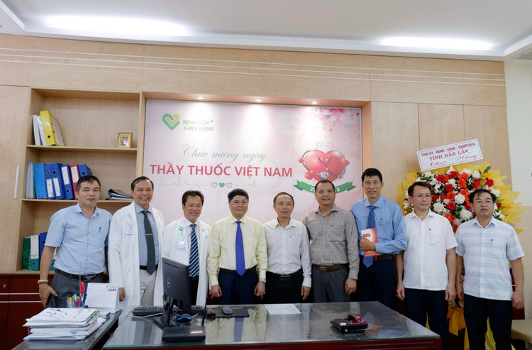 Lãnh đạo tỉnh Đắk Lắk đến thăm, chúc mừng Bệnh viện Thiện Hạnh nhân ngày 27/2.