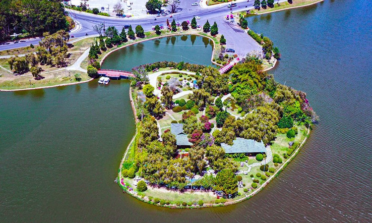 Toàn cảnh ốc đảo Bích Câu.