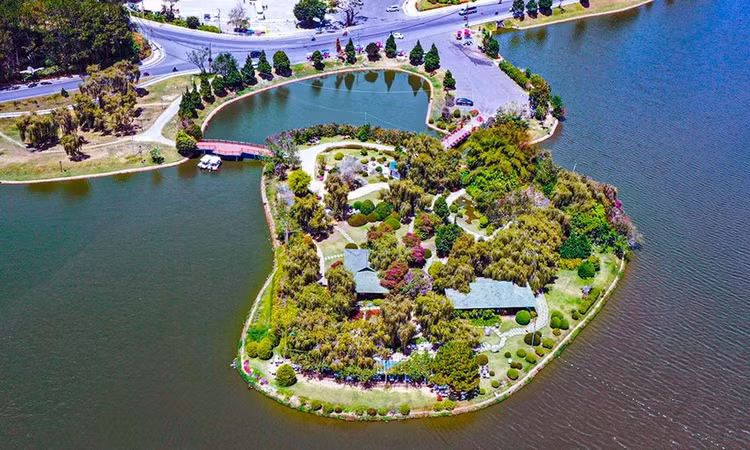 Toàn cảnh ốc đảo Bích Câu. Toàn cảnh ốc đảo Bích Câu.