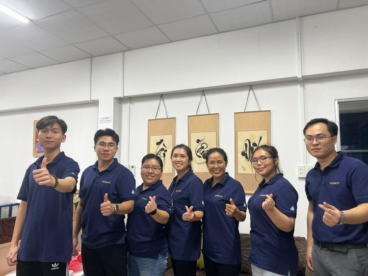 PGS.TS Lê Thị Kim Phụng và nhóm nghiên cứu. Ảnh: NVCC.