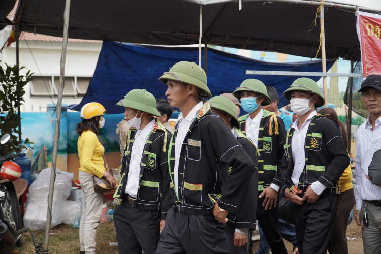 Đông đảo dân tộc Tày, Nùng cùng nhiều dân tộc anh em trên địa bàn và vùng lân cận tham dự Lễ hội.