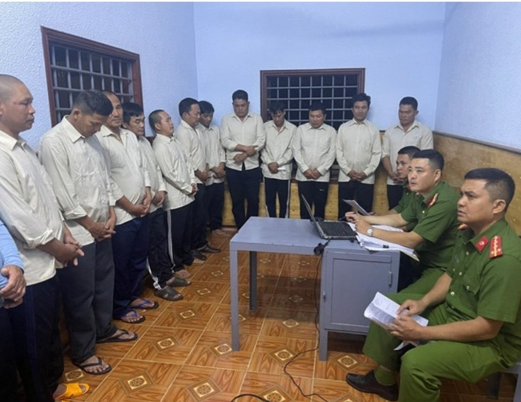 Các đối tượng trong đường dây cá độ bóng đá 80 tỷ đồng tại cơ quan Công an.