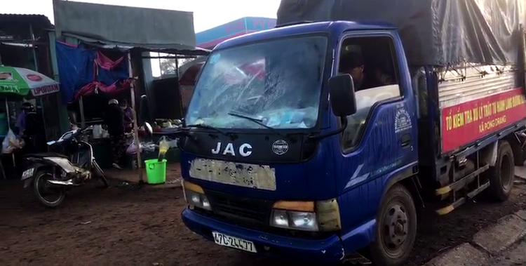 Tổ công tác của UBND xã Pơng Drang chỉ duy trì trật tự lại chợ tự phát chứ không có hành động gì biểu thị đang thực hiện chỉ đạo của UBND huyện Krông Búk.