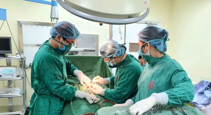 Kíp phẫu thuật mổ lấy thai cho sản phụ. Ảnh BVCC