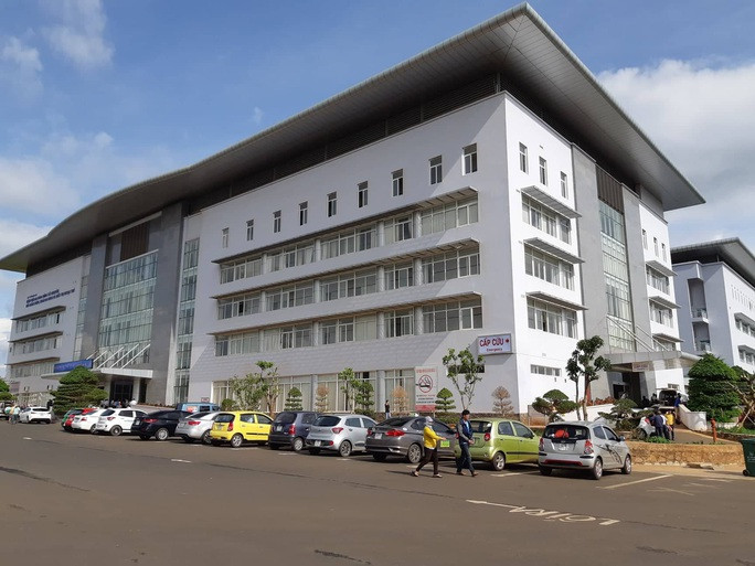 Bé trai 12 tuổi được đưa vào cấp cứu tại Bệnh viện Đa khoa vùng Tây Nguyên trong tình trạng đa chấn thương.