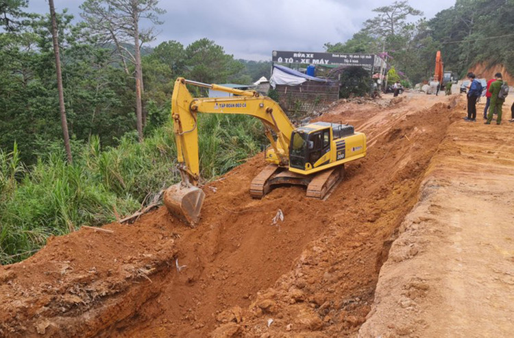 Hiện trường vụ sạt lở khiến 2 người thương vong.