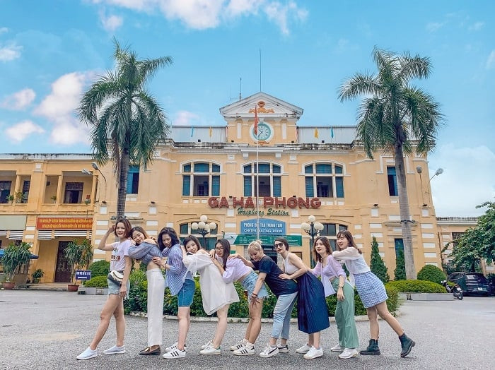 Thành phố Hoa phượng đỏ luôn là địa điểm đi chơi lễ 30/4 - 1/5 tuyệt vời ở miền Bắc bởi cách Hà Nội không xa. Ảnh Vinpearl Thành phố Hoa phượng đỏ luôn là địa điểm đi chơi lễ 30/4 - 1/5 tuyệt vời ở miền Bắc bởi cách Hà Nội không xa. Ảnh Vinpearl