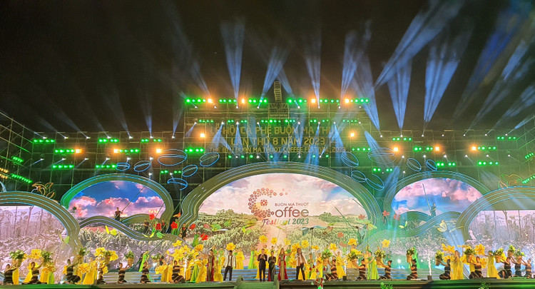Chương trình nghệ thuật đặc sắc với chủ đề “Buôn Ma Thuột, thành phố cà phê - Nơi khơi nguồn sáng tạo” chào mừng lễ bế mạc Lễ hội Cà phê Buôn Ma Thuột lần thứ 8 năm 2023.