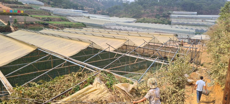 Người dân chủ động tháo dỡ, di dời các công trình nhà lồng trên tuyến đường đi qua.