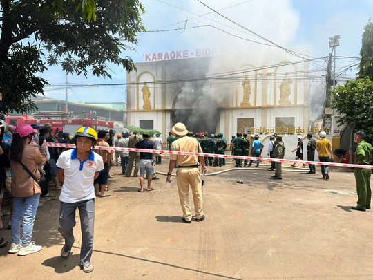 Hiện trường cháy lớn quán Karaoke Lâm Hiền 2 tại Đắk Lắk.