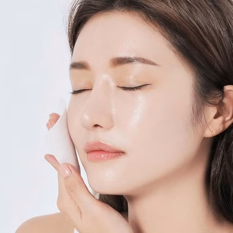 Bí quyết chăm sóc da mùa thu ẩm mịn, căng bóng. Ảnh minh họa