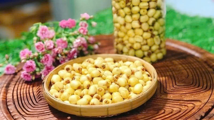 Hạt sen là một loại thực phẩm và dược liệu tự nhiên quý giá với nhiều lợi ích cho sức khỏe. Ảnh minh họa