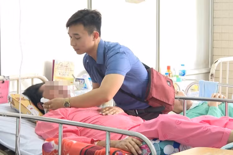 Bệnh nhân V.Q.D đang điều trị tại bệnh viện. Ảnh: BVCC Bệnh nhân V.Q.D đang điều trị tại bệnh viện. Ảnh: BVCC