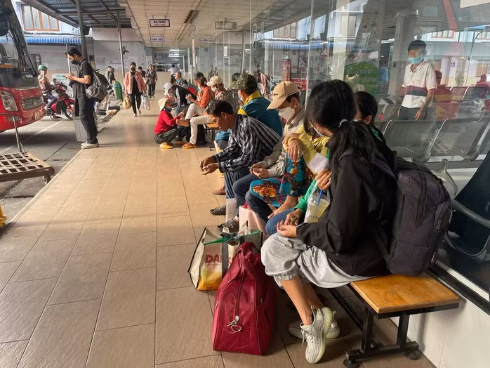 Nguoi dan khong lo thieu tau, xe ... di lai dip le 2/9