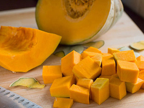 Bí đỏ rất bổ dưỡng nhưng nếu ăn sai cách có thể gây ngộ độc. Ảnh minh họa