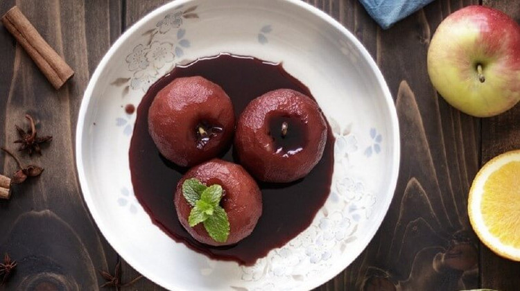 Lê hầm rượu vang. Ảnh minh họa