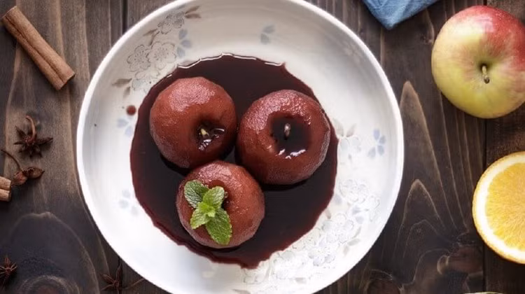 Lê hầm rượu vang. Ảnh minh họa