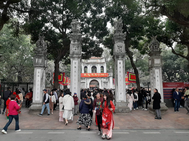 Văn Miếu - Quốc Tử Giám: Điểm hẹn du xuân giữa lòng Thủ đô ảnh 1