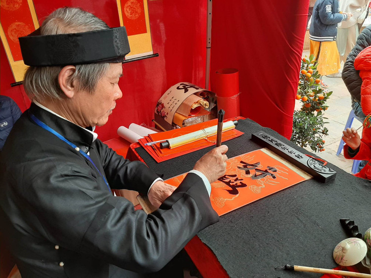 Văn Miếu - Quốc Tử Giám: Điểm hẹn du xuân giữa lòng Thủ đô ảnh 4