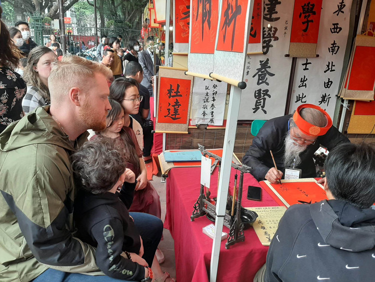 Văn Miếu - Quốc Tử Giám: Điểm hẹn du xuân giữa lòng Thủ đô ảnh 5