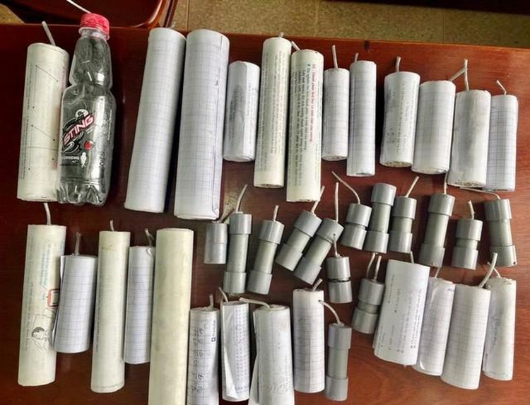 Những quả pháo nổ tự chế có sức công phá lớn rất nguy hiểm.