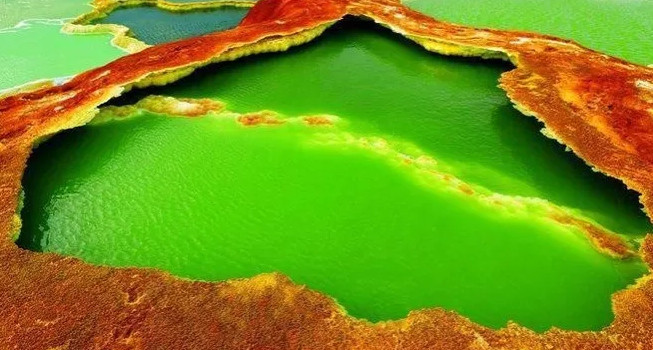 Danakil là một vùng đất trũng nằm trong sa mạc Danakil thuộc vùng Tam giác Afar. Nơi đây bao gồm đông bắc Ethiopia, phía nam Eritrea, Djibouti và tây bắc Somalia. Ảnh khoa hoc