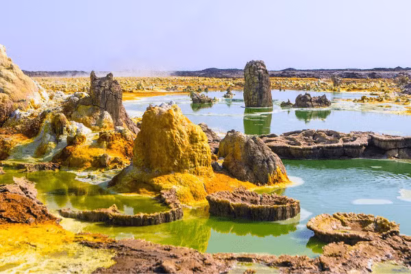 Vùng đất này, nước cực kỳ khan hiếm và trở thành mặt hàng quý giá vì vùng đất này có chứa lưu huỳnh nên không nhiều nơi có nước ngọt để uống. Ảnh Einat Klein Photograph