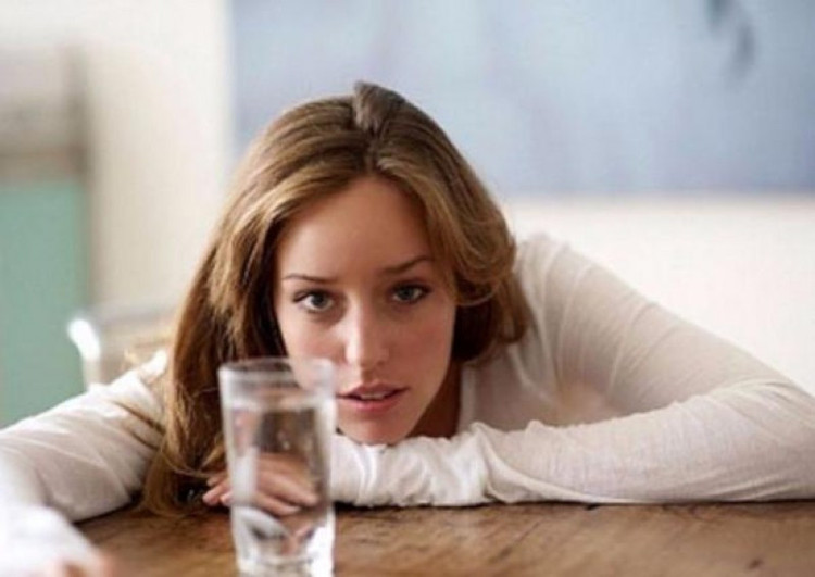 Lắng nghe những &quot;tín hiệu cầu cứu&quot; của cơ thể để bổ sung nước kịp thời. Ảnh minh họa