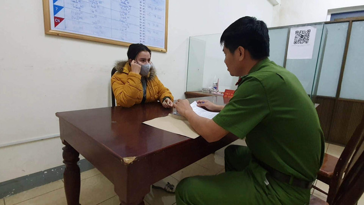 Hà Thị Trang tại cơ quan Công an.